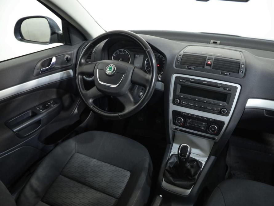 Skoda Octavia II (A5) Рестайлинг Санкт-Петербург  - изображение 9