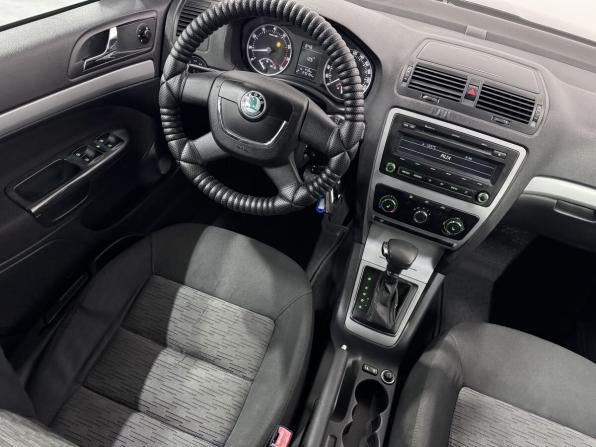 Skoda Octavia II (A5) Рестайлинг с пробегом 2012 года, цена 899 000 рублей, 270200 км, лифтбек, Автокод Объявления