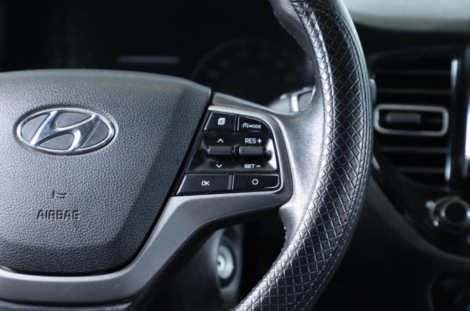 Hyundai Solaris II Рестайлинг с пробегом 2021 года, цена 1 369 000 рублей, 161000 км, седан, Автокод Объявления