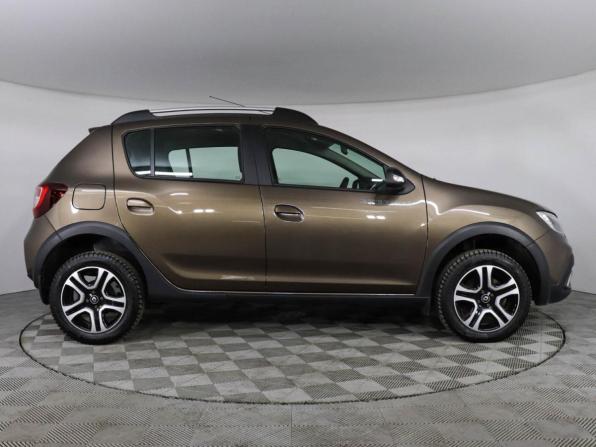 Renault Sandero II Рестайлинг с пробегом 2022 года, цена 1 220 000 рублей, 65947 км, хэтчбек, Автокод Объявления
