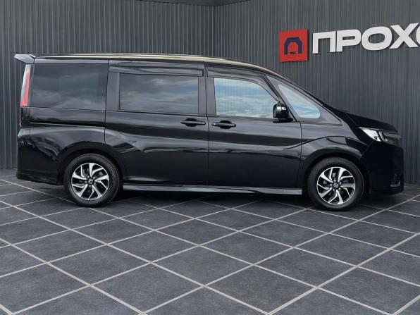 Honda Stepwgn V Рестайлинг с пробегом 2017 года, цена 2 307 000 рублей, 120875 км, минивэн, Автокод Объявления