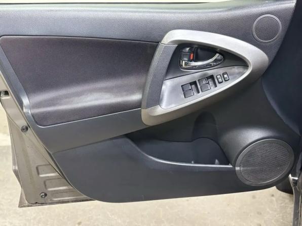 Toyota RAV4 III (XA30) Рестайлинг с пробегом 2012 года, цена 1 099 000 рублей, 284007 км, внедорожник, Автокод Объявления