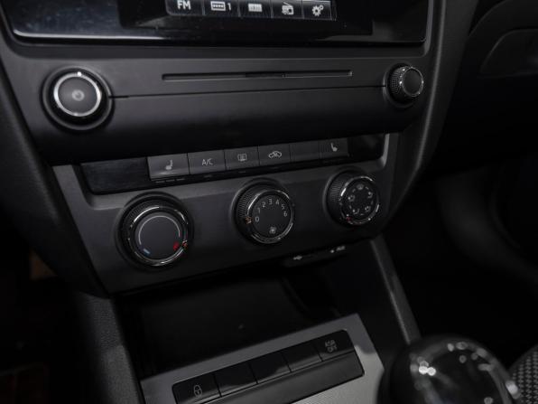 Skoda Octavia III (A7) с пробегом 2014 года, цена 960 000 рублей, 230000 км, лифтбек, Автокод Объявления