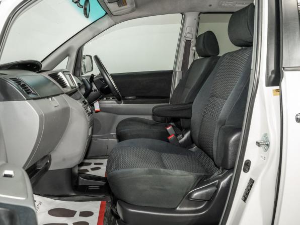 Toyota Voxy I (R60) с пробегом 2006 года, цена 1 050 000 рублей, 303801 км, компактвэн, Автокод Объявления