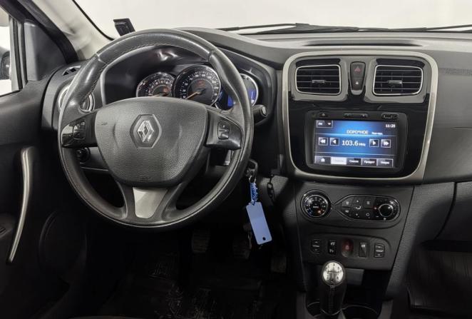 Renault Sandero II с пробегом 2015 года, цена 935 000 рублей, 91780 км, хэтчбек, Автокод Объявления