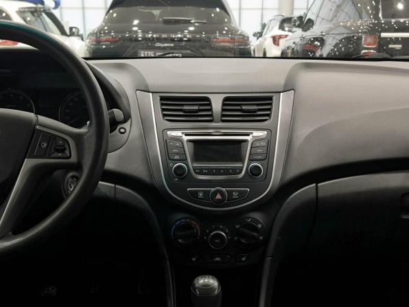 Hyundai Solaris I Рестайлинг с пробегом 2015 года, цена 800 000 рублей, 132308 км, седан, Автокод Объявления