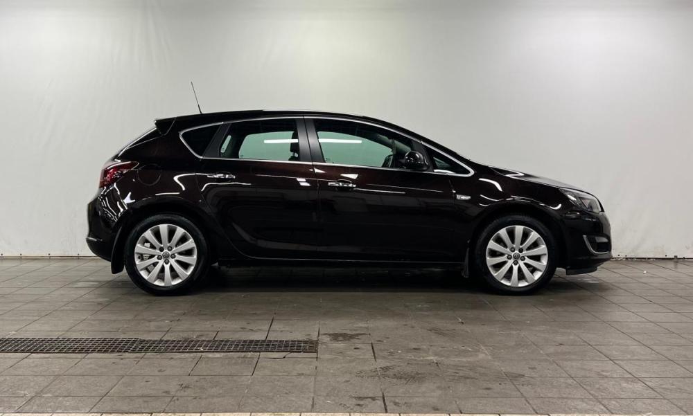 Opel Astra J Рестайлинг Санкт-Петербург  - изображение 3