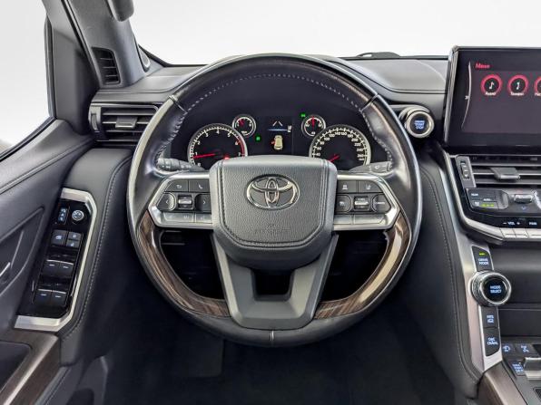 Toyota Land Cruiser 300 Series с пробегом 2022 года, цена 8 950 000 рублей, 53340 км, внедорожник, Автокод Объявления