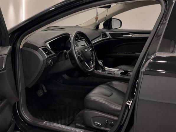 Ford Mondeo V с пробегом 2017 года, цена 1 595 000 рублей, 120000 км, седан, Автокод Объявления