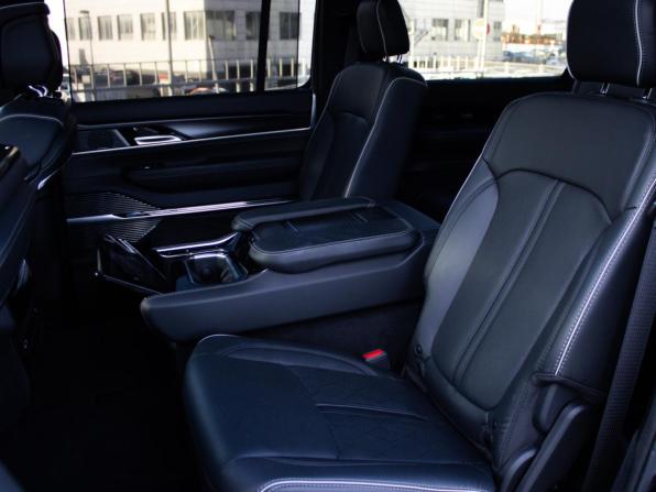Jeep Wagoneer WS с пробегом 2024 года, цена 13 590 000 рублей, 8242 км, внедорожник, Автокод Объявления