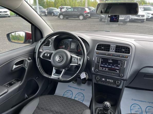 Volkswagen Polo V Рестайлинг с пробегом 2019 года, цена 1 275 600 рублей, 74981 км, седан, Автокод Объявления