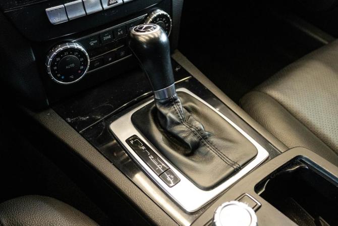 Mercedes-Benz C-Класс III (W204) Рестайлинг с пробегом 2013 года, цена 1 300 000 рублей, 232830 км, седан, Автокод Объявления