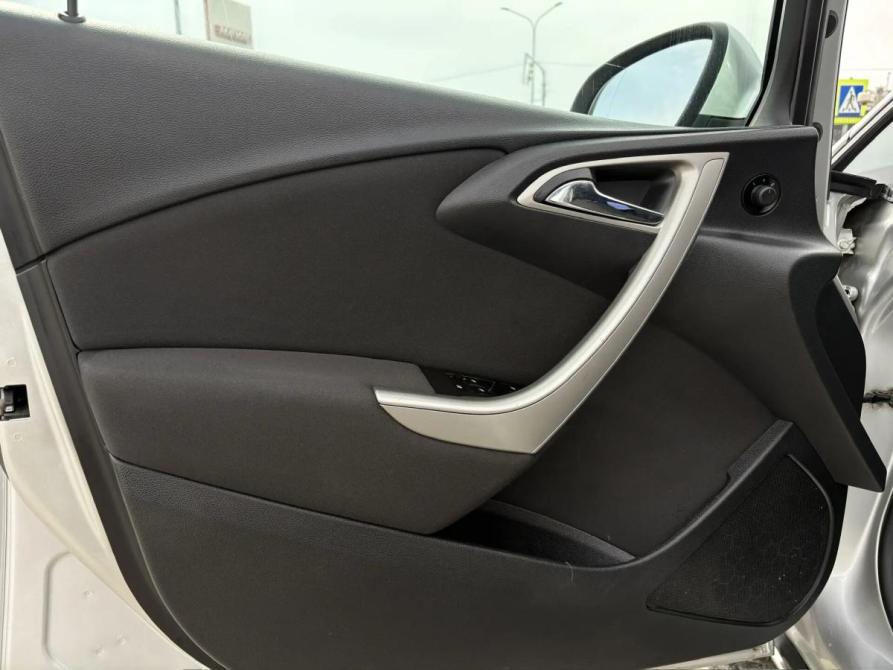 Opel Astra J Рестайлинг Крым  - изображение 9