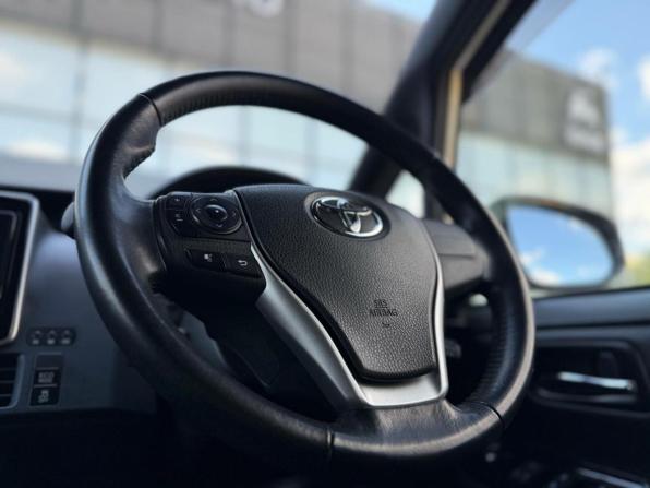 Toyota Noah III (R80) Рестайлинг с пробегом 2019 года, цена 2 999 000 рублей, 94163 км, минивэн, Автокод Объявления