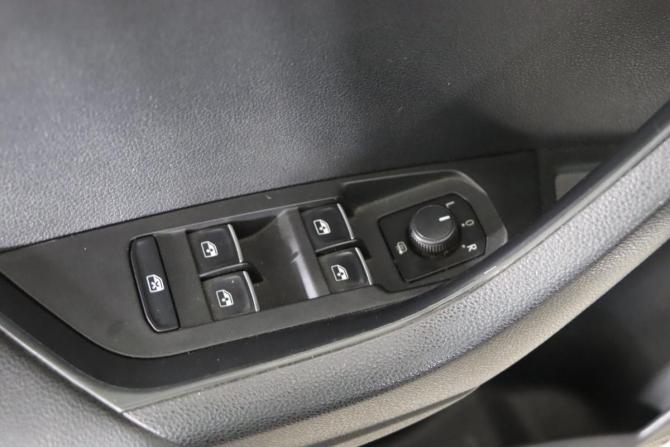 Skoda Karoq I с пробегом 2018 года, цена 1 599 990 рублей, 204884 км, внедорожник, Автокод Объявления