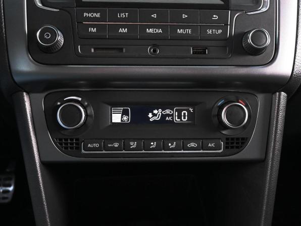 Volkswagen Polo V Рестайлинг с пробегом 2016 года, цена 1 030 000 рублей, 181349 км, седан, Автокод Объявления