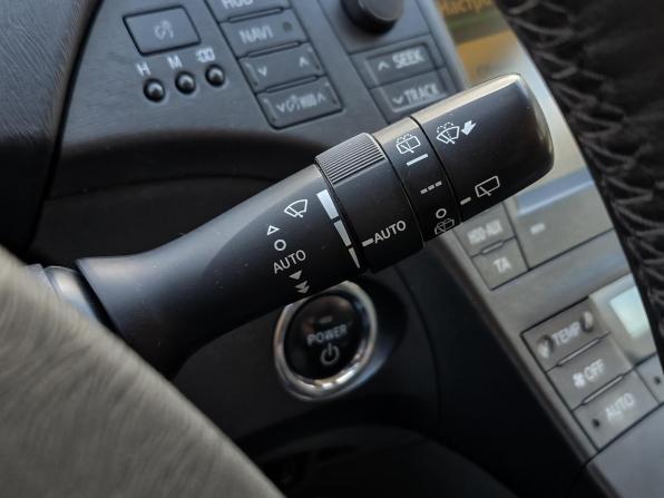 Toyota Prius III (XW30) с пробегом 2010 года, цена 896 000 рублей, 310459 км, лифтбек, Автокод Объявления