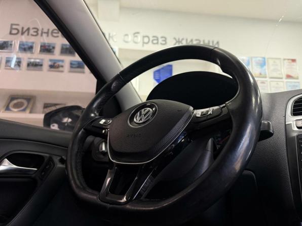 Volkswagen Polo V Рестайлинг с пробегом 2017 года, цена 1 090 000 рублей, 116551 км, седан, Автокод Объявления