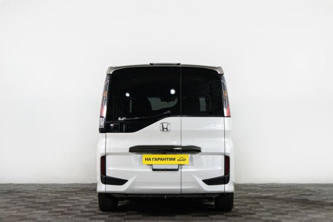 Honda Stepwgn V Рестайлинг с пробегом 2018 года, цена 2 449 000 рублей, 144917 км, минивэн, Автокод Объявления