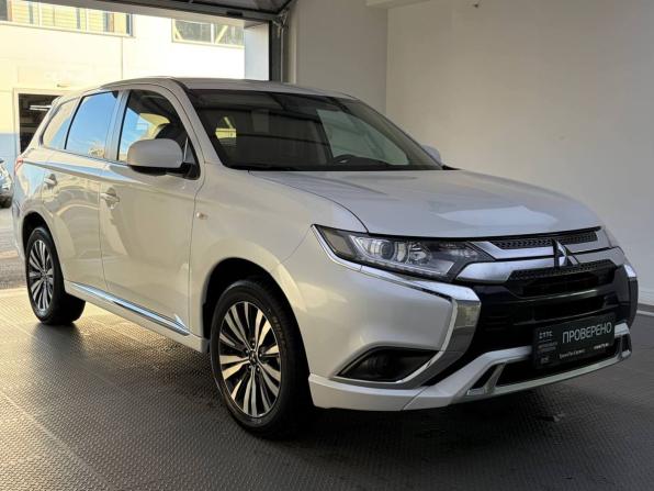 Mitsubishi Outlander III Рестайлинг 3 с пробегом 2022 года, цена 2 500 000 рублей, 48306 км, внедорожник, Автокод Объявления