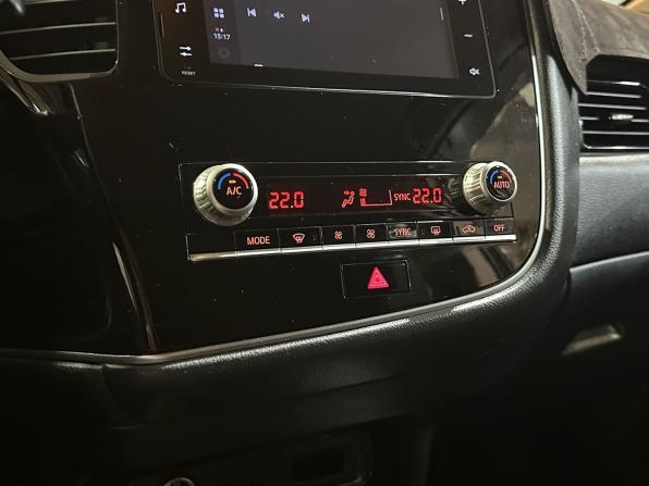 Mitsubishi Outlander III Рестайлинг 3 с пробегом 2021 года, цена 2 399 900 рублей, 83125 км, внедорожник, Автокод Объявления