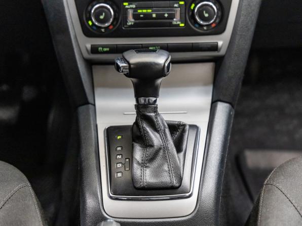 Skoda Octavia II (A5) Рестайлинг с пробегом 2012 года, цена 938 000 рублей, 210641 км, лифтбек, Автокод Объявления
