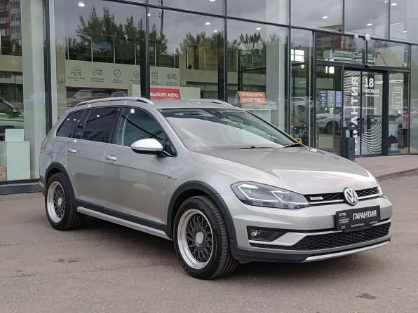 Volkswagen Golf VII Рестайлинг с пробегом 2017 года, цена 1 899 000 рублей, 83199 км, универсал, Автокод Объявления