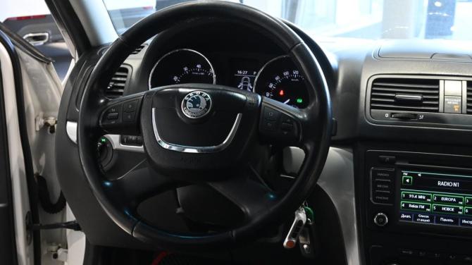 Skoda Yeti I с пробегом 2013 года, цена 729 000 рублей, 236989 км, внедорожник, Автокод Объявления