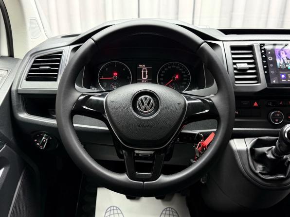 Volkswagen Caravelle T6 с пробегом 2015 года, цена 2 549 000 рублей, 242017 км, минивэн, Автокод Объявления