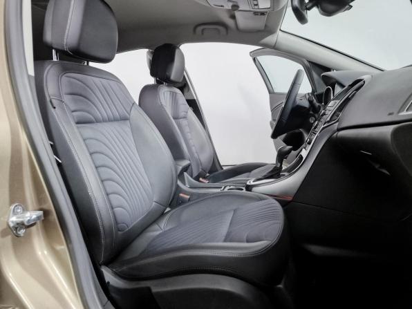 Opel Astra J Рестайлинг с пробегом 2013 года, цена 699 000 рублей, 170825 км, хэтчбек, Автокод Объявления