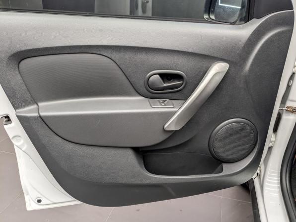 Renault Sandero II Рестайлинг с пробегом 2018 года, цена 975 000 рублей, 130038 км, хэтчбек, Автокод Объявления
