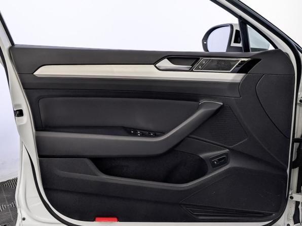 Volkswagen Passat B8 с пробегом 2019 года, цена 1 920 000 рублей, 152168 км, седан, Автокод Объявления
