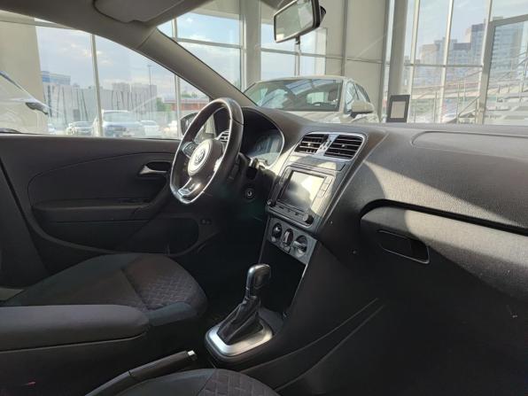 Volkswagen Polo V Рестайлинг с пробегом 2019 года, цена 1 402 000 рублей, 117387 км, седан, Автокод Объявления