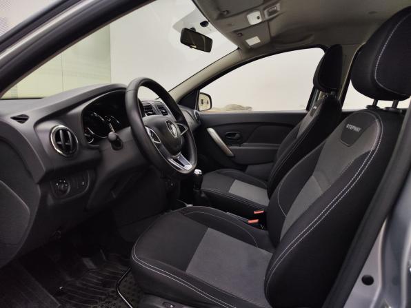 Renault Sandero II Рестайлинг с пробегом 2021 года, цена 1 399 000 рублей, 37750 км, хэтчбек, Автокод Объявления
