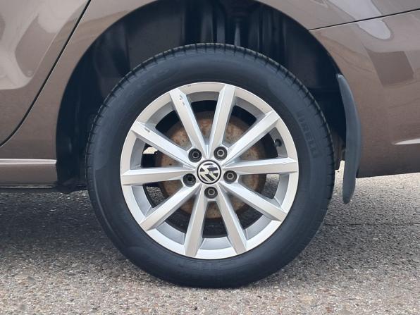 Volkswagen Polo V Рестайлинг с пробегом 2015 года, цена 785 000 рублей, 200909 км, седан, Автокод Объявления