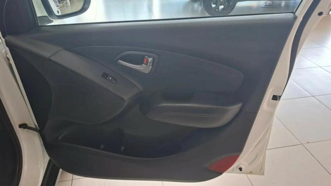 Hyundai ix35 I Рестайлинг с пробегом 2015 года, цена 1 248 000 рублей, 231000 км, внедорожник, Автокод Объявления