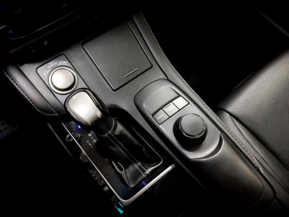 Lexus ES VI Рестайлинг с пробегом 2016 года, цена 2 750 000 рублей, 108341 км, седан, Автокод Объявления