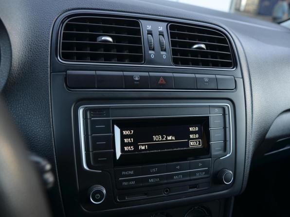 Volkswagen Polo V Рестайлинг с пробегом 2015 года, цена 1 039 000 рублей, 70000 км, седан, Автокод Объявления