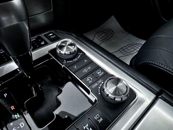 Toyota Land Cruiser 200 Series Рестайлинг 2 с пробегом 2019 года, цена 8 900 000 рублей, 84093 км, внедорожник, Автокод Объявления