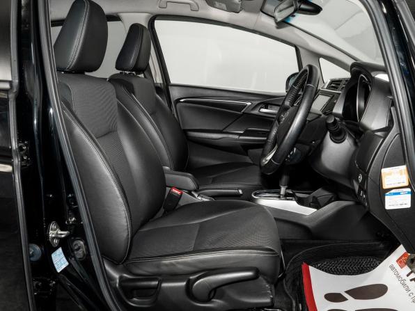 Honda Fit III Рестайлинг с пробегом 2018 года, цена 1 200 000 рублей, 100851 км, хэтчбек, Автокод Объявления