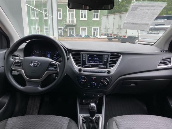 Hyundai Solaris II с пробегом 2017 года, цена 999 000 рублей, 171000 км, седан, Автокод Объявления