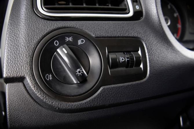 Volkswagen Polo V Рестайлинг с пробегом 2019 года, цена 1 099 000 рублей, 291000 км, седан, Автокод Объявления