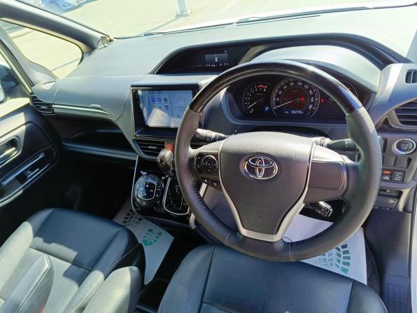 Toyota Esquire I Рестайлинг с пробегом 2018 года, цена 2 249 995 рублей, 106214 км, минивэн, Автокод Объявления