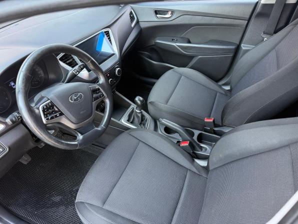 Hyundai Solaris II с пробегом 2017 года, цена 990 000 рублей, 150923 км, седан, Автокод Объявления