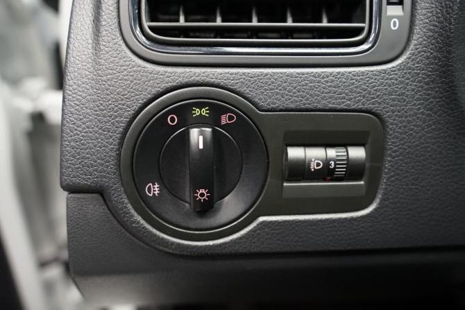 Volkswagen Polo V Рестайлинг с пробегом 2018 года, цена 1 299 000 рублей, 130550 км, седан, Автокод Объявления