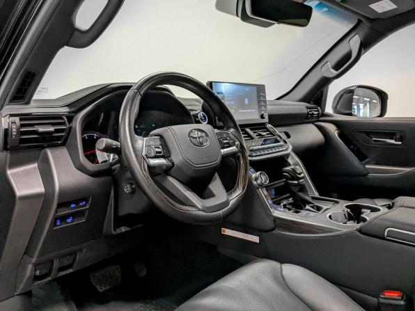 Toyota Land Cruiser 300 Series с пробегом 2021 года, цена 8 330 000 рублей, 72948 км, внедорожник, Автокод Объявления