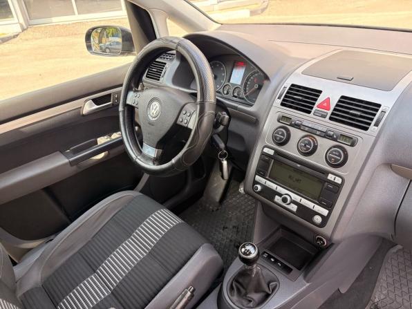 Volkswagen Touran I Рестайлинг с пробегом 2009 года, цена 659 000 рублей, 220000 км, компактвэн, Автокод Объявления