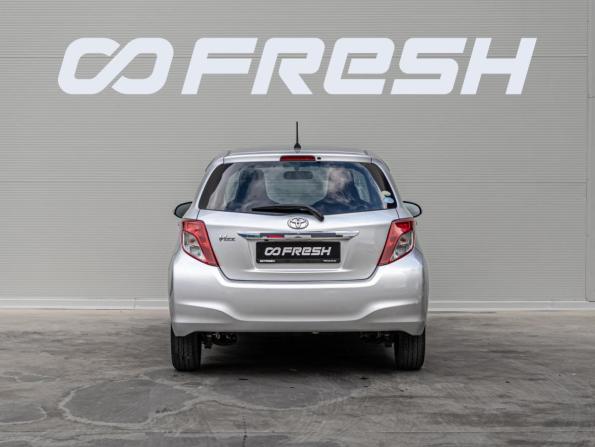 Toyota Vitz III (XP130) с пробегом 2012 года, цена 895 000 рублей, 77212 км, хэтчбек, Автокод Объявления