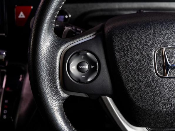 Honda Stepwgn V с пробегом 2017 года, цена 1 830 000 рублей, 157755 км, минивэн, Автокод Объявления