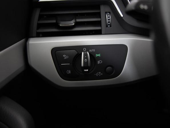 Audi A4 V (B9) Рестайлинг с пробегом 2021 года, цена 3 499 000 рублей, 40363 км, седан, Автокод Объявления